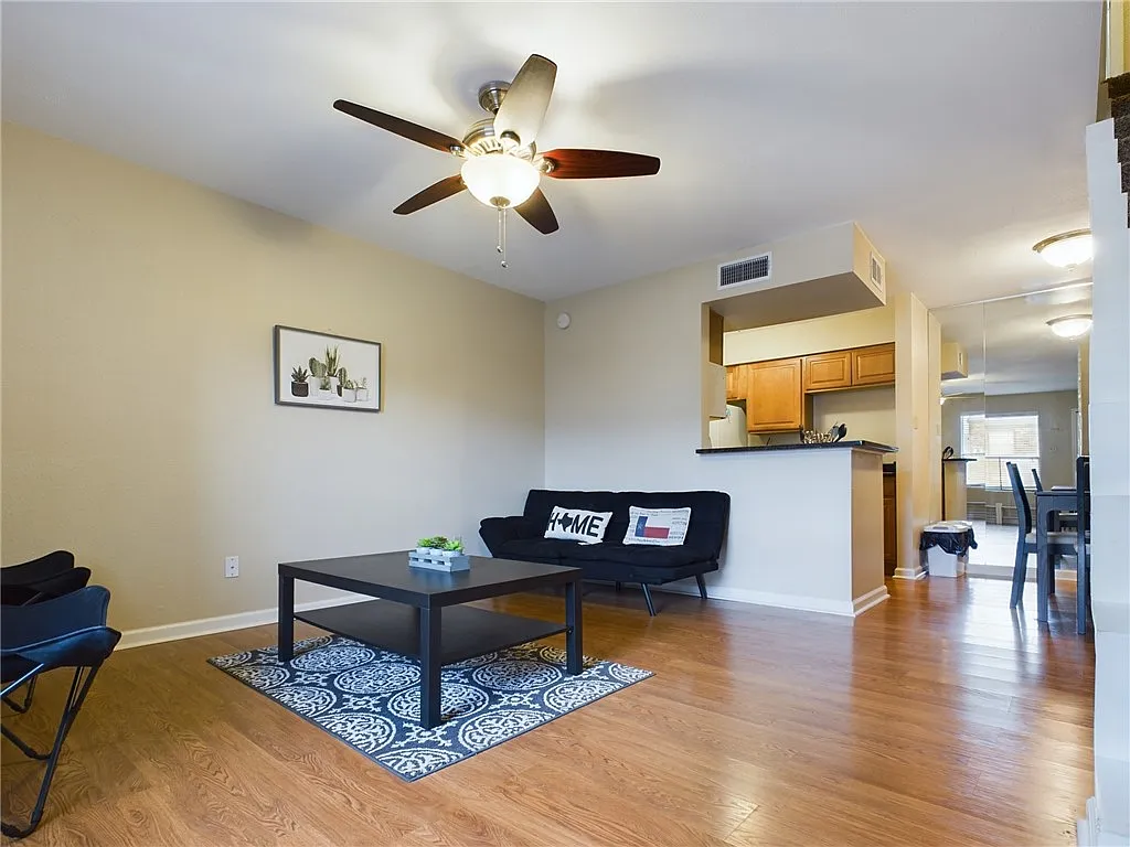 1 bed, 790 sqft, $1,015 — Photo 3