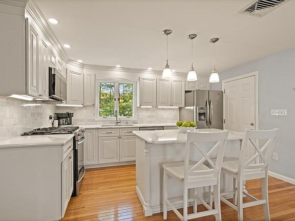 4th image of 31 Wood Ln