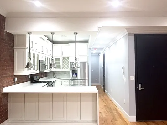 Rented by Kaliope Voulkoudis, LREB | media 25