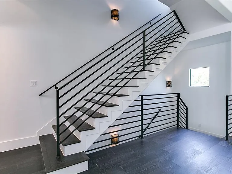 317 E 2nd St — Photo 13