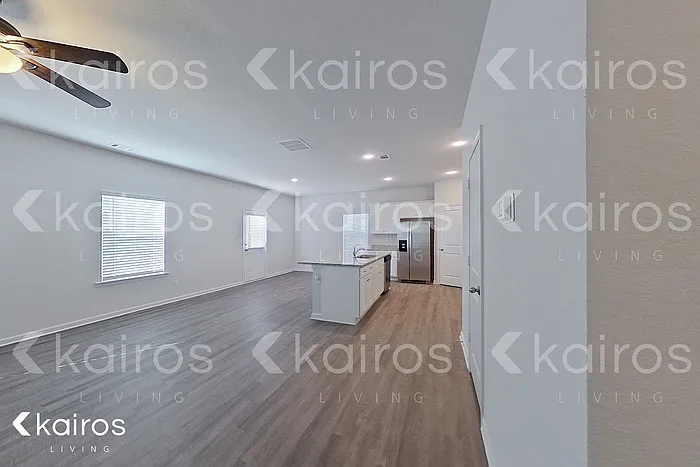 3 bed, 2.5 bath, 1800 sqft, $2,195 — Photo 4