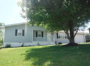121 W South St, Neosho, MO 64850