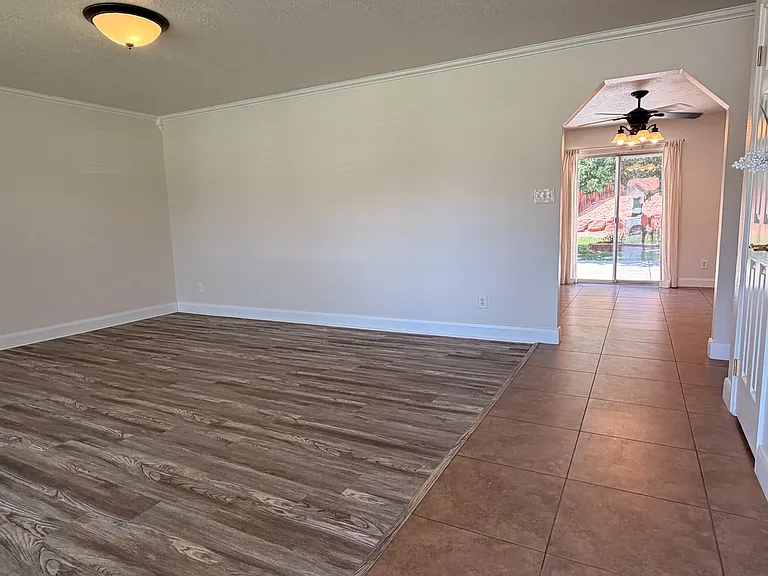 1743 W Green Valley Ln — Photo 5