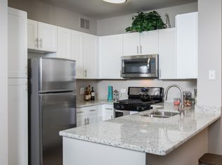 Woodlake Apartments, Gurnee, IL 60031