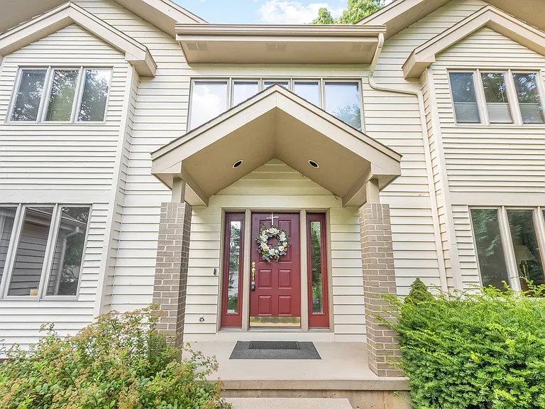 7126 New Washburn Way — Photo 4