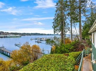 9986 NE Ewing St, Bainbridge Island, WA 98110