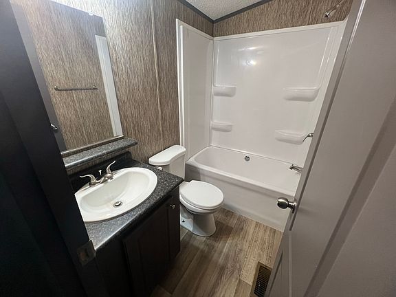 4th image of 310 Hester Ave #26
