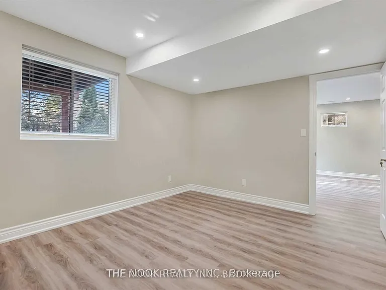 138 Huntington Cres — Photo 15