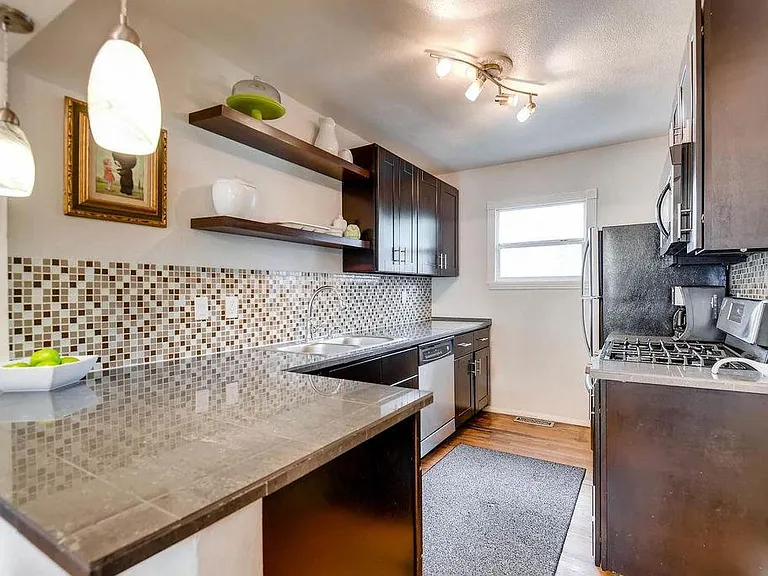 4732 Beach Ct — Photo 6