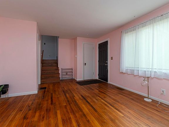 4th image of 1121 W Walkup Ave