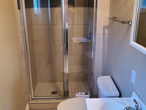 3rd image of 890 Teakwood Ct APT 3