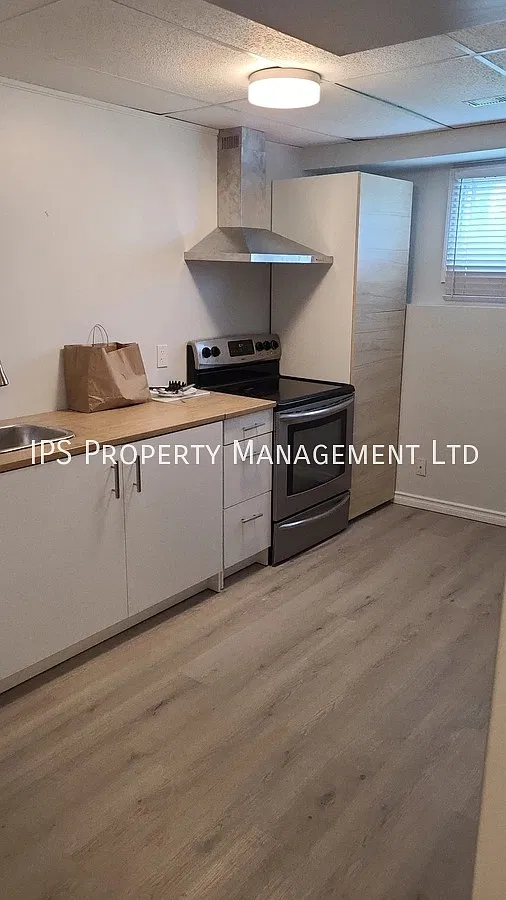 98 Maple Drive, Belleville - 2 Bed | 1 Bath | 2 Parking — Photo 2