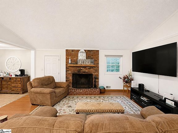 3rd image of 220 Millwood Ln