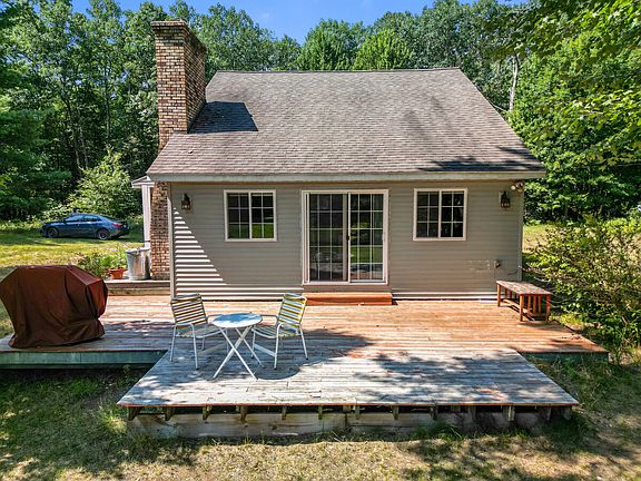 2nd image of 1801 Corner St