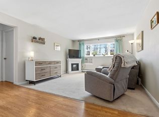 1 Colonial Dr UNIT B1-3, Andover, MA 01810