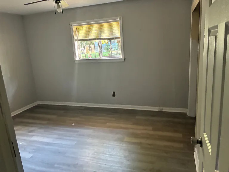 114 Hanford Pl — Photo 4