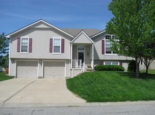 1304 NE Magnolia St, Lees Summit, MO 64086