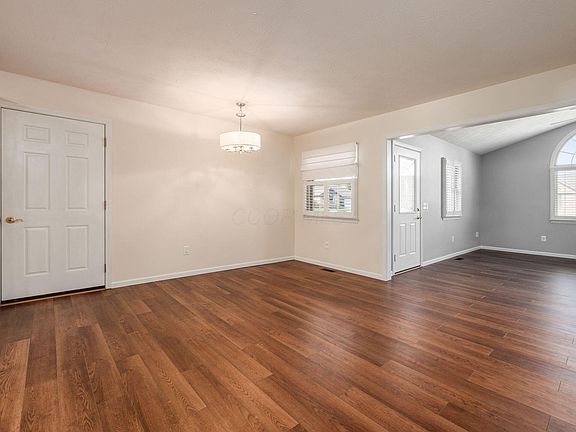 3rd image of 1035 Edinburgh Cv