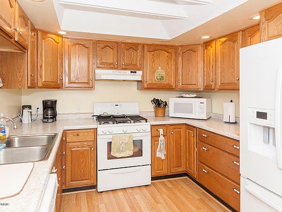 4th image of 511 N Lagrave St