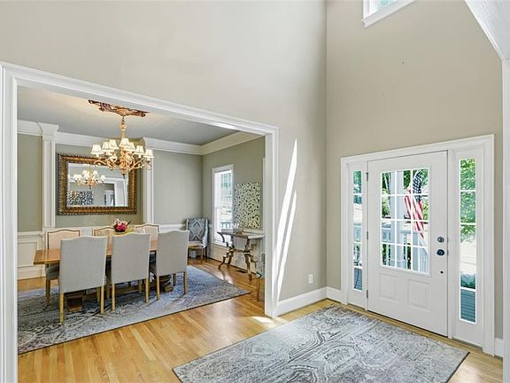 5th image of 320 River Green Ave