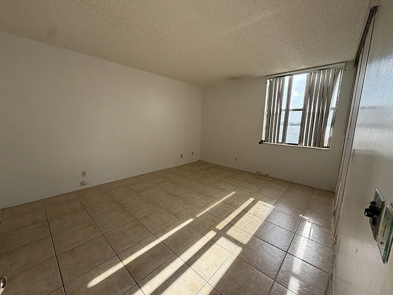 112 Lake Emerald Dr #203 — Photo 6