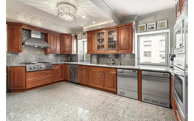 Sold by Douglas Elliman | media 20