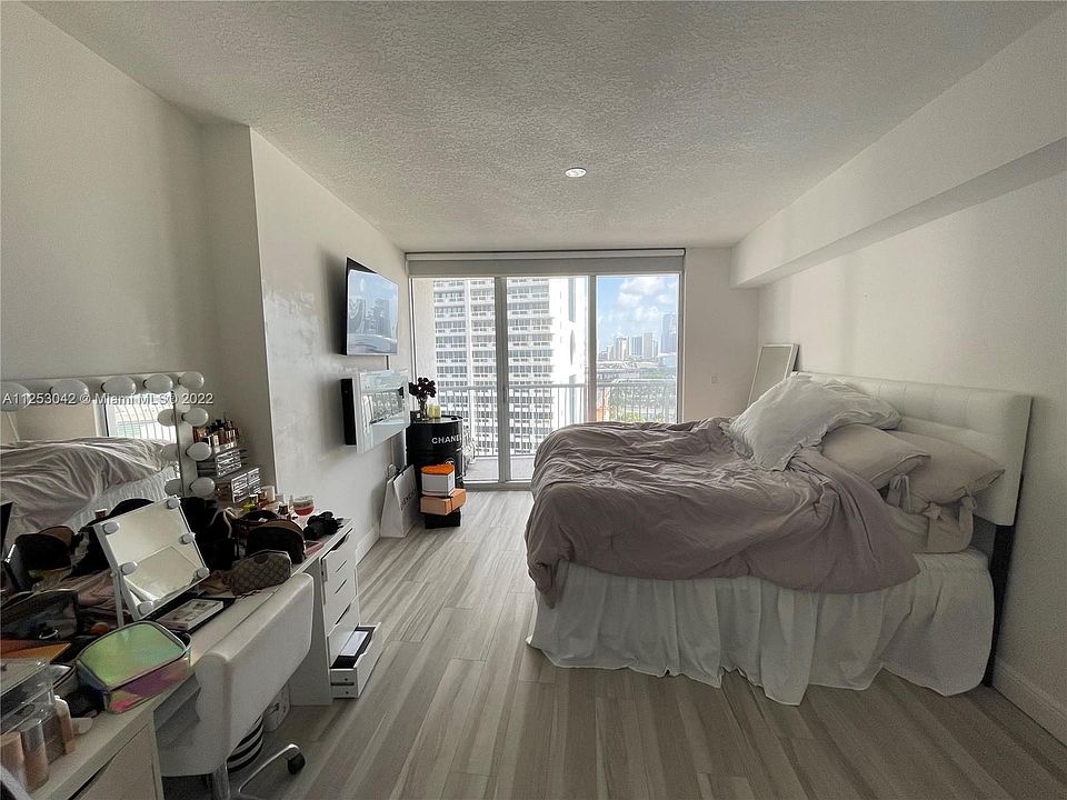 1st image of 1750 N Bayshore Dr APT 1806