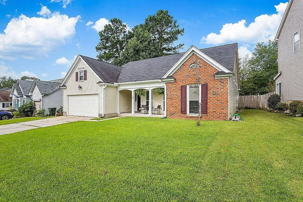 129 Ashton Drive — Photo 1