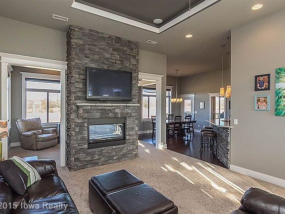 3rd image of 308 Sweetwater Cir
