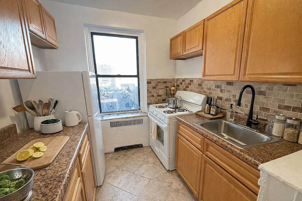 Building Photo - 3175 Grand Concourse #2J