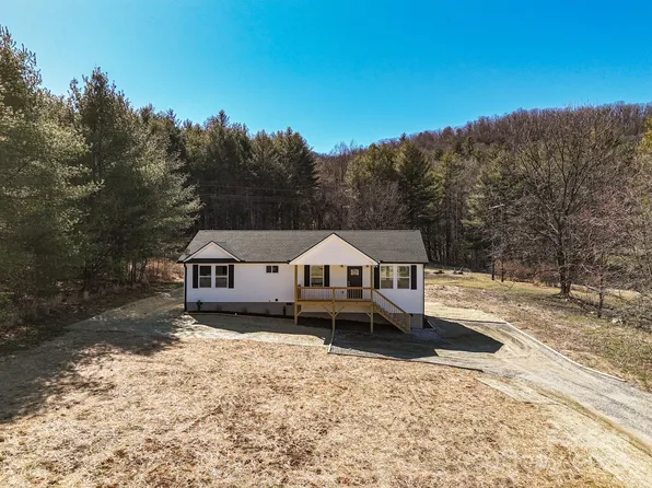 63 Kanes Dr, Hendersonville, NC 28739