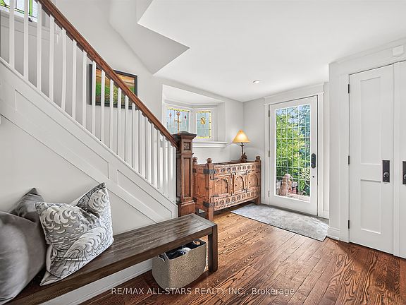 5th image of 30 Edgewood Cres