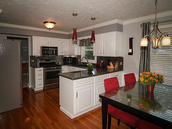 3rd image of 3920 Clearwater Dr