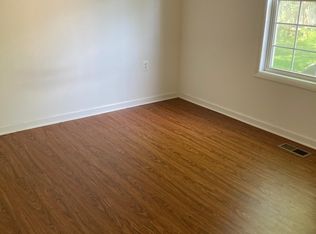 208 N Lawrence St, Charles Town, WV 25414