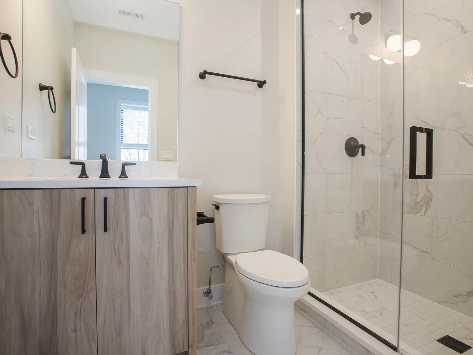 2 bed, 837 sqft, $3,950 — Photo 4