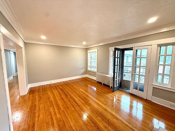 2nd image of 3701-3705 Jones St #6