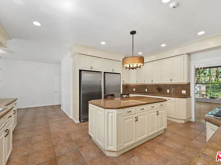 517 N Elm Dr — Photo 19