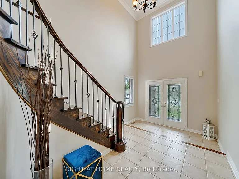 1030 Lonsdale Ln — Photo 3