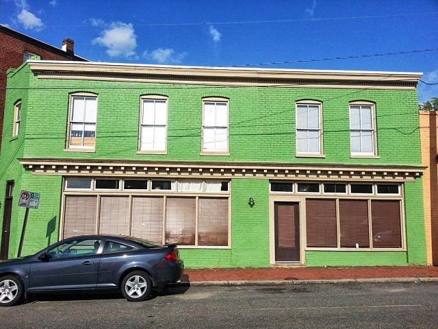 2nd image of 611 Brook Rd