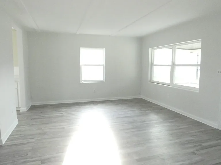 125 E King St — Photo 10