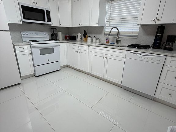 4th image of 1680 NE 146th St