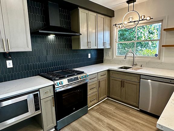 2nd image of 500 Marguerite Ave #1