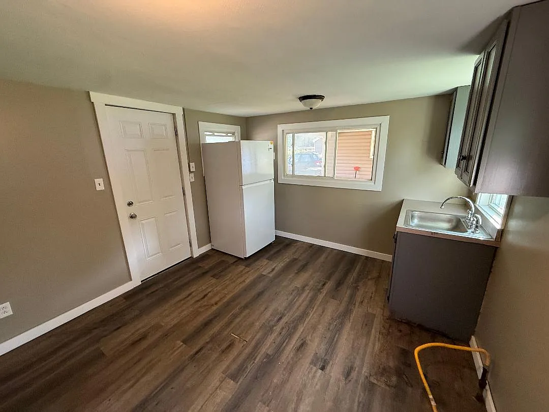 1 bed, 350 sqft, $800 — Photo 1