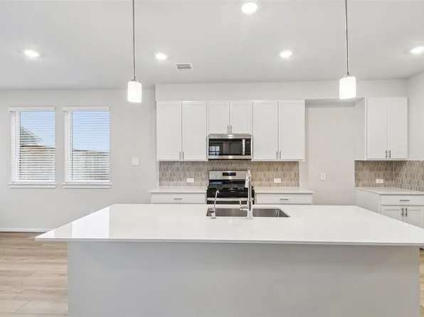 2168 Blue Heron Dr, Kemah, TX 77565