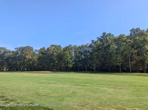 24 Swan Ct, East Stroudsburg, PA 18302