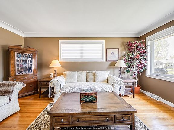 5th image of 1347 Bernard Rd