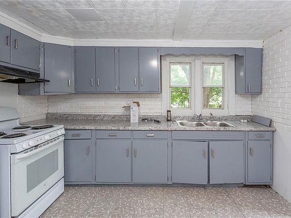 3rd image of 932 S Warman Ave