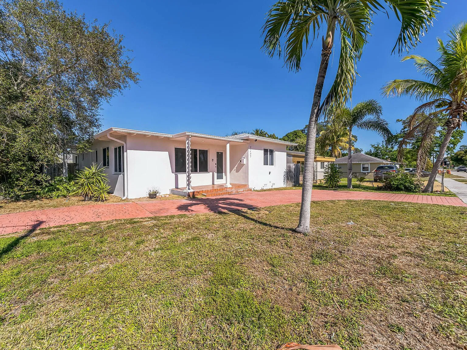 2247 Taft St — Photo 2