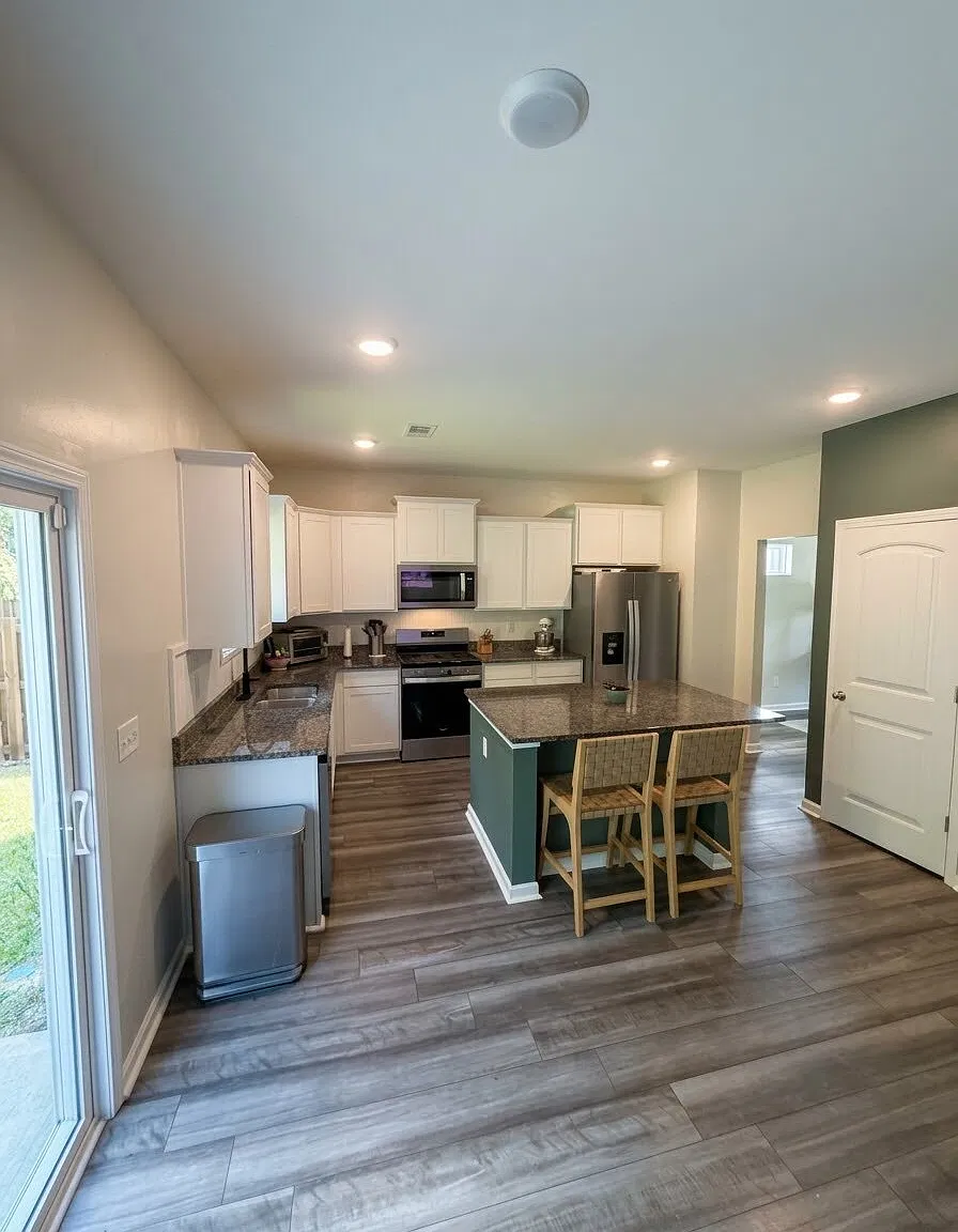 4 bed, 2.5 bath, 2100 sqft, $2,600 — Photo 3