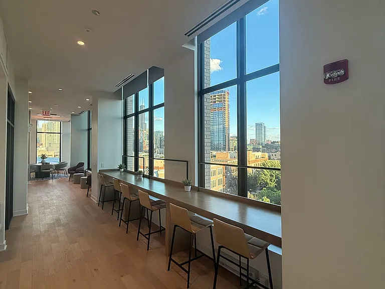 1100-15 W Grand Ave #318 — Photo 37